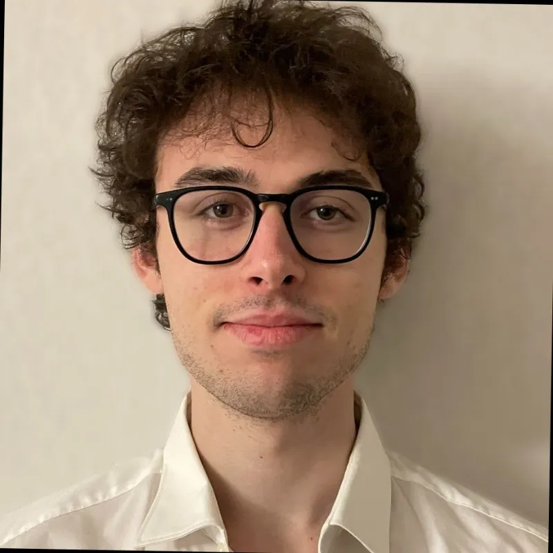 Portrait de Killian Pluenet, en noir et blanc